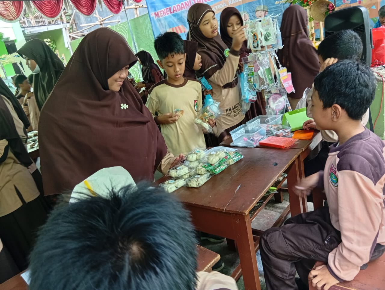 para guru juga tampak sangat antusias dengan kegiatan ini