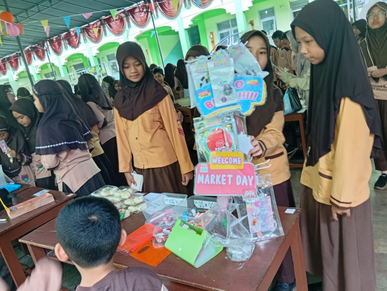 Kemeriahan Acara Market Day