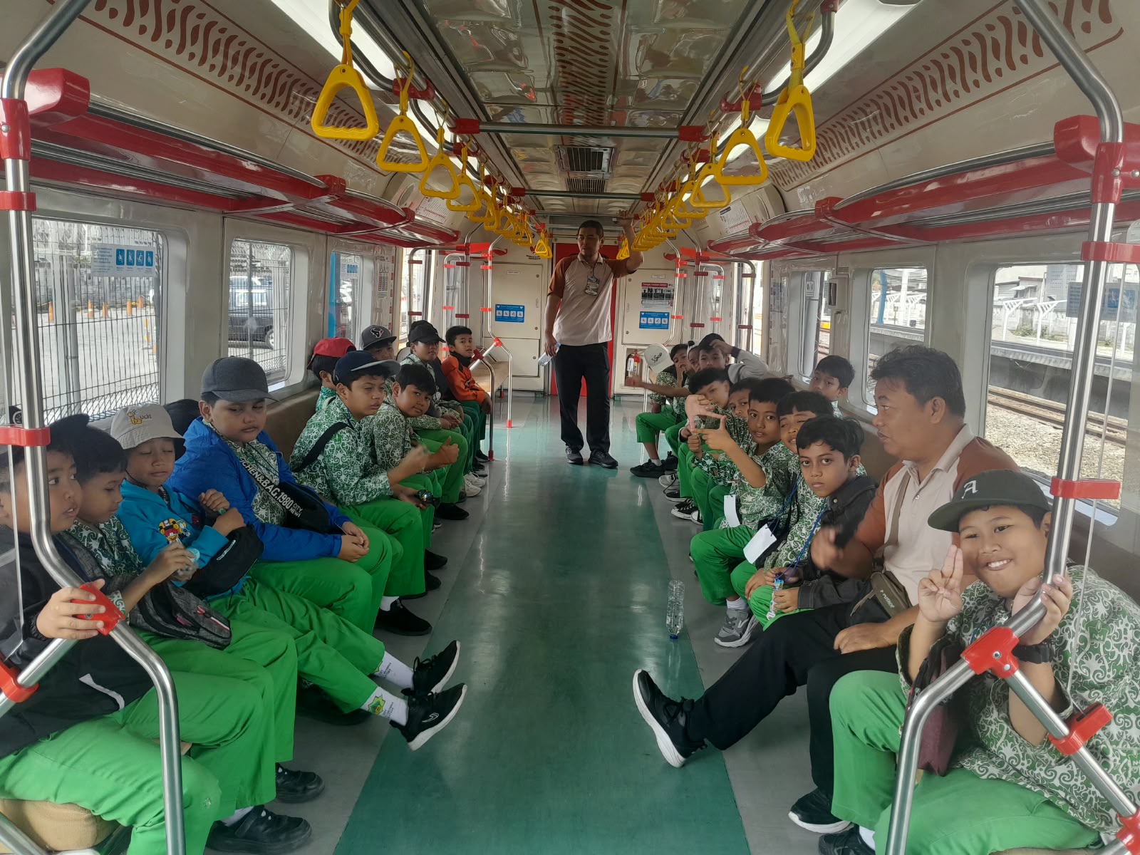 Serunya Belajar di Luar Kelas! Siswa Kelas 5 SDIT Nidaul Hikmah Salatiga Jelajahi Solo dan Yogyakarta
