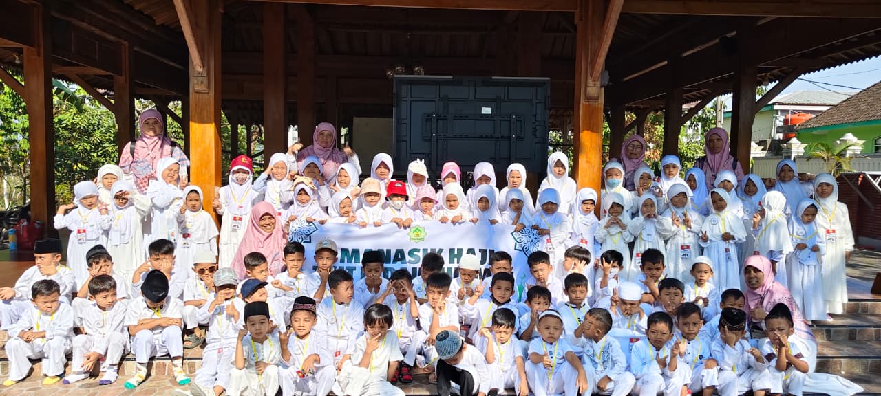 Kecil-Kecil Sudah Berhaji! 81 Siswa TKIT Nidaul Hikmah Semangat Praktik Manasik Haji